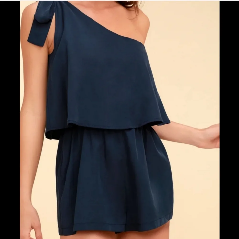 NWT Lulus Destined for Chicness Navy Blue One-Shoulder Romper XS - Picture 1 of 7